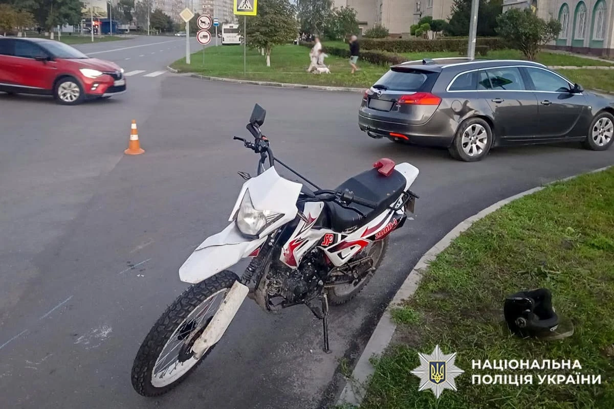 У Нетішині після зіткнення автомобіля з мотоциклом госпіталізували чоловіка