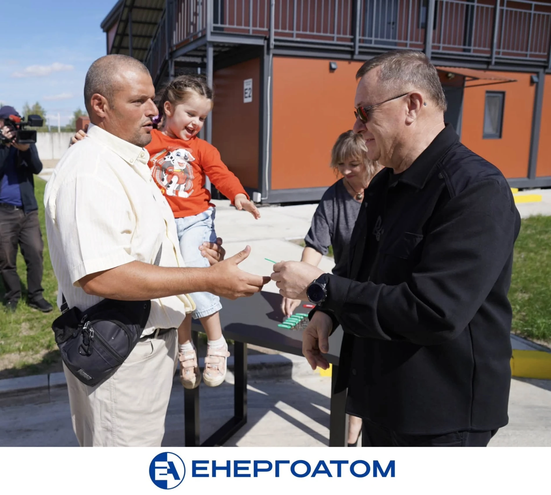У Нетішині ключі від осель отримали атомники Запорізькоі АЕС