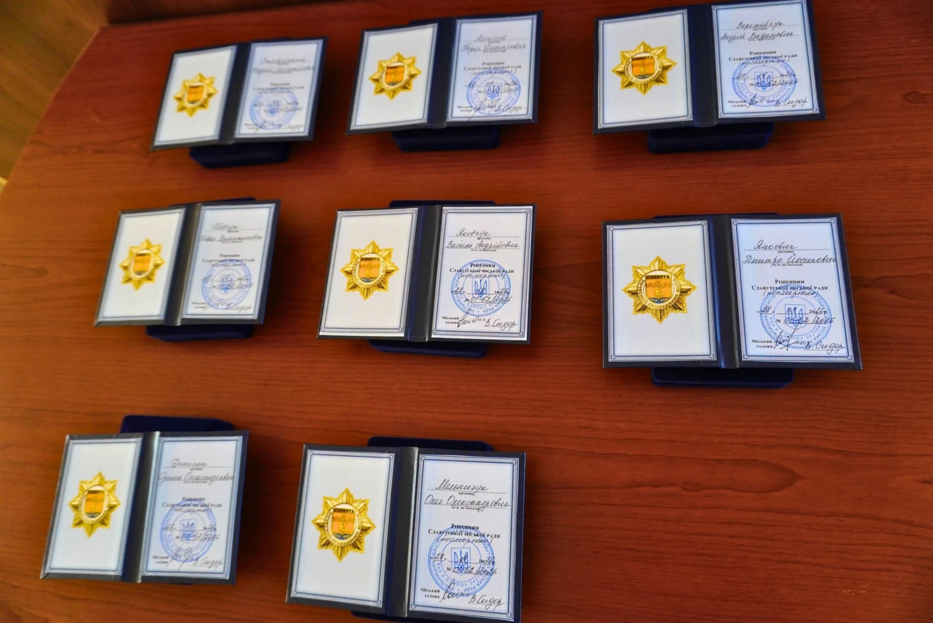 На черговій сесії Славутської міської ради вшанували Героїв
