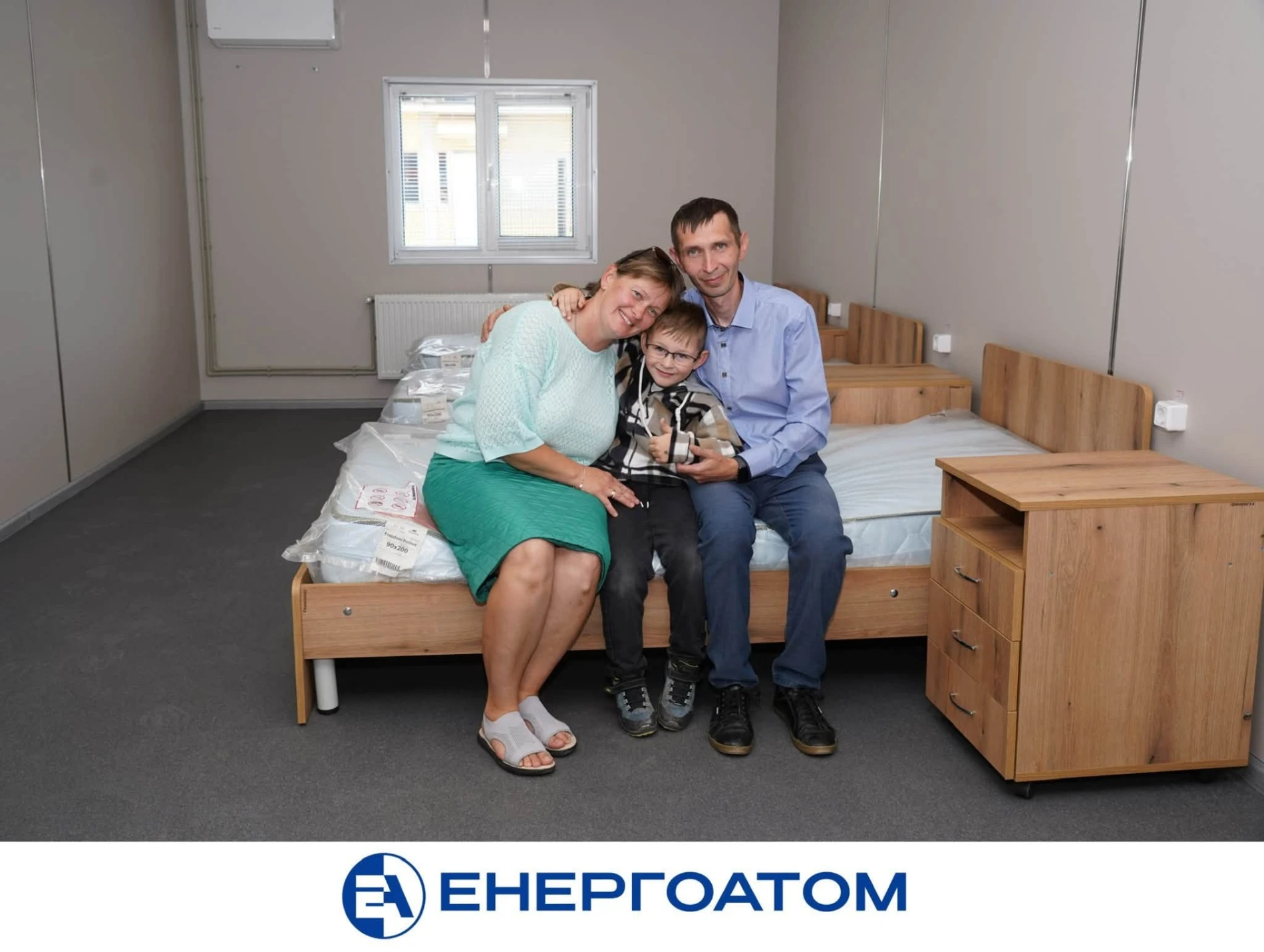 У Нетішині ключі від осель отримали атомники Запорізькоі АЕС
