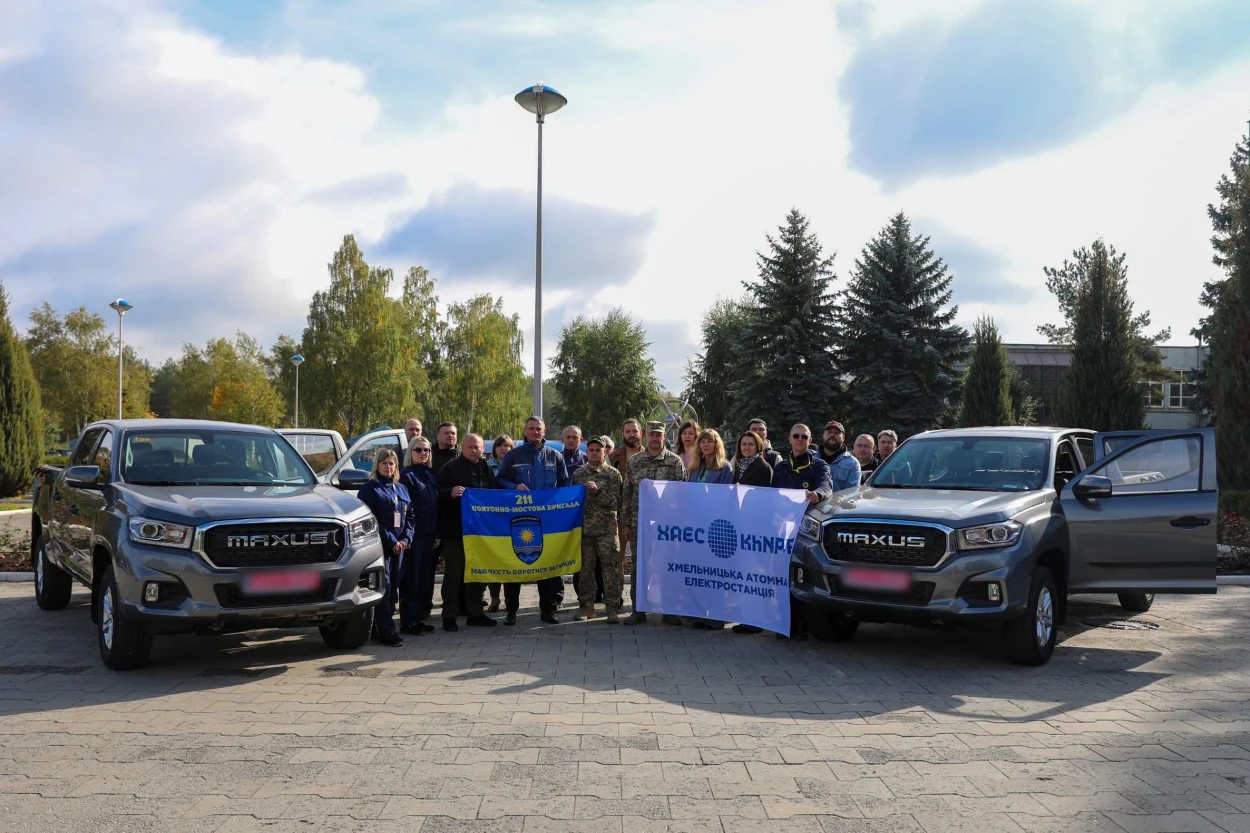 Два автомобілі для захисників від атомників