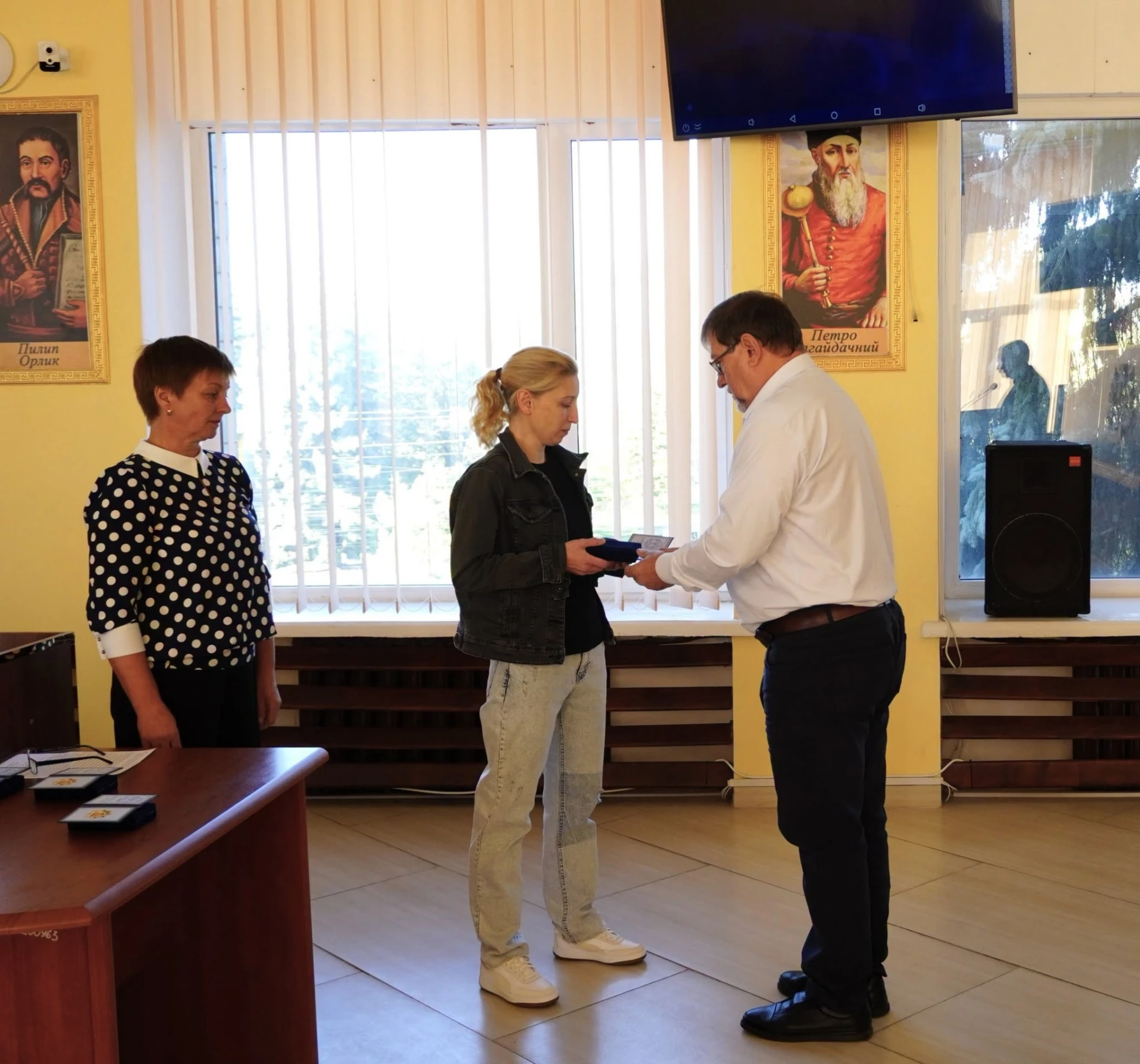 На черговій сесії Славутської міської ради вшанували Героїв