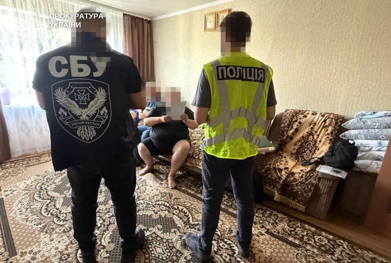 Трьом жінкам повідомили про підозру в організації незаконного виїзду чоловіків за кордон