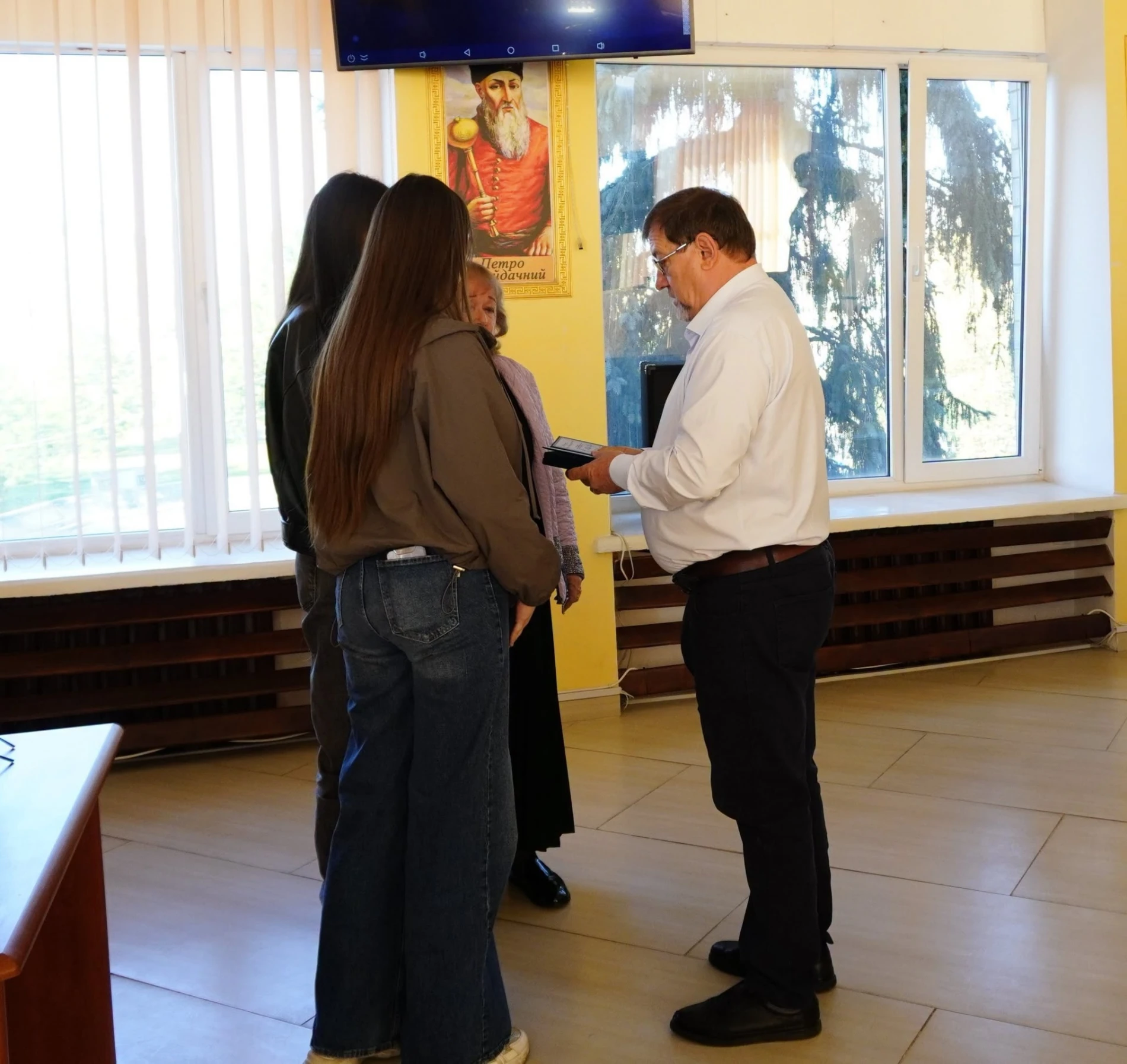 На черговій сесії Славутської міської ради вшанували Героїв
