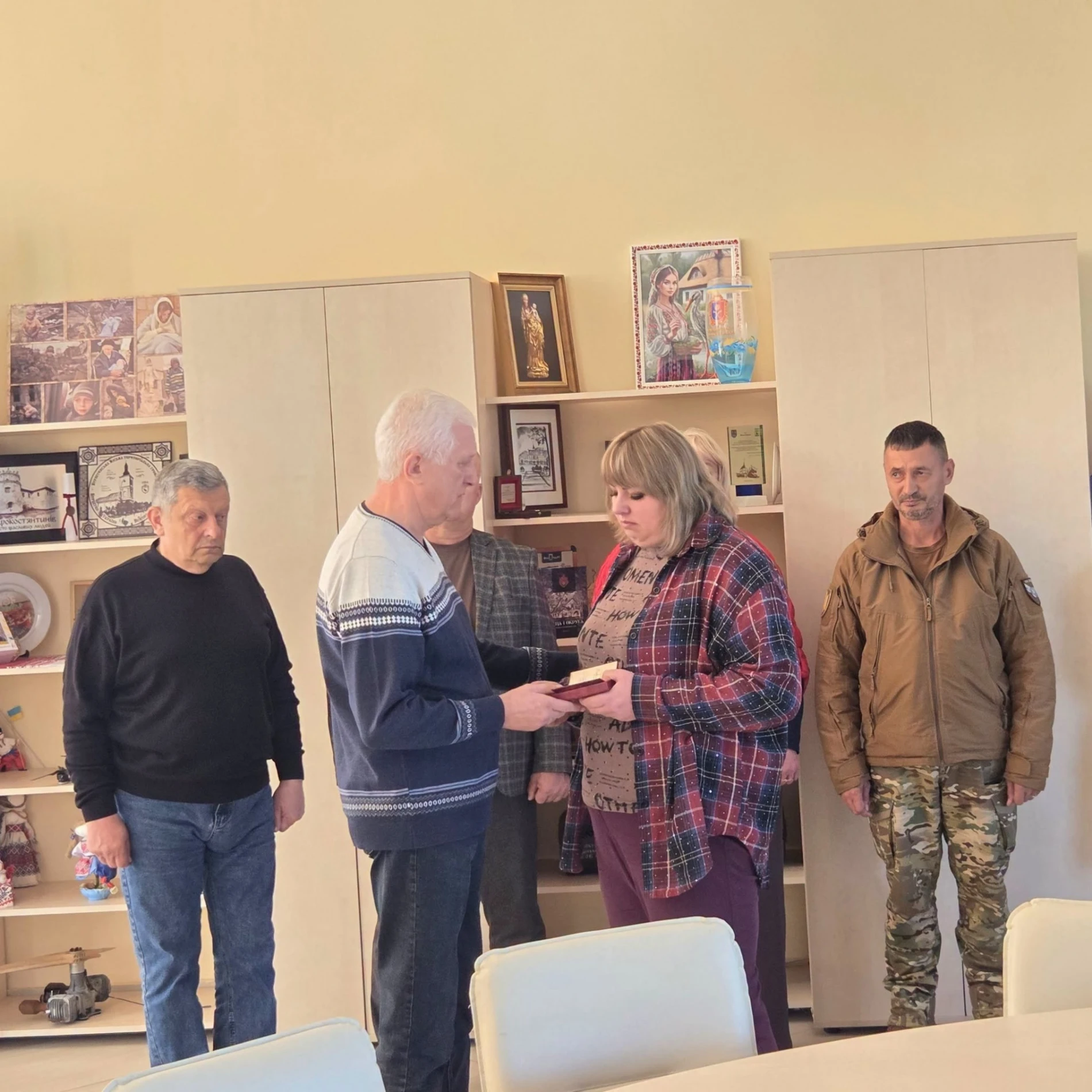 У Славуті рідним полеглих захисників України вручили державні нагороди