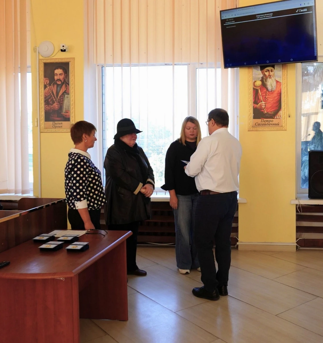 На черговій сесії Славутської міської ради вшанували Героїв