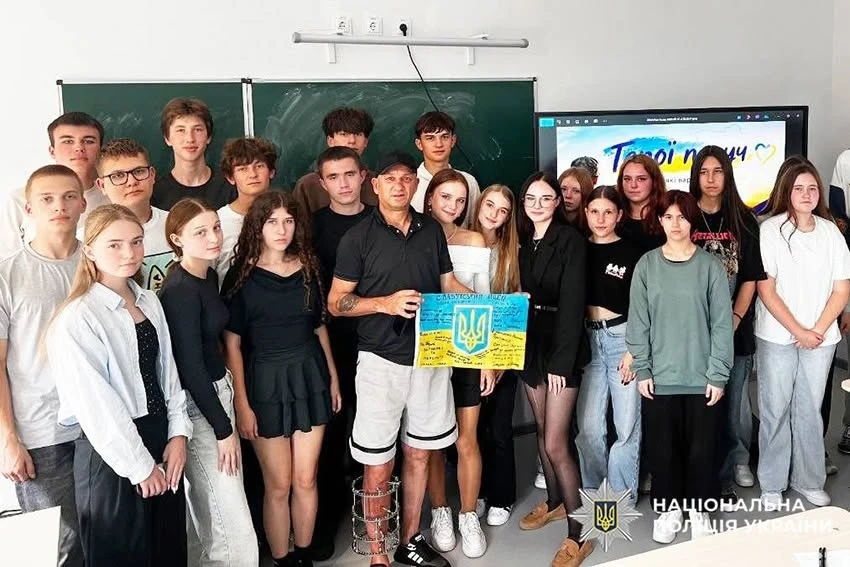 У Славуті освітні офіцери організували зустріч школярів з Героєм «Азовсталі»