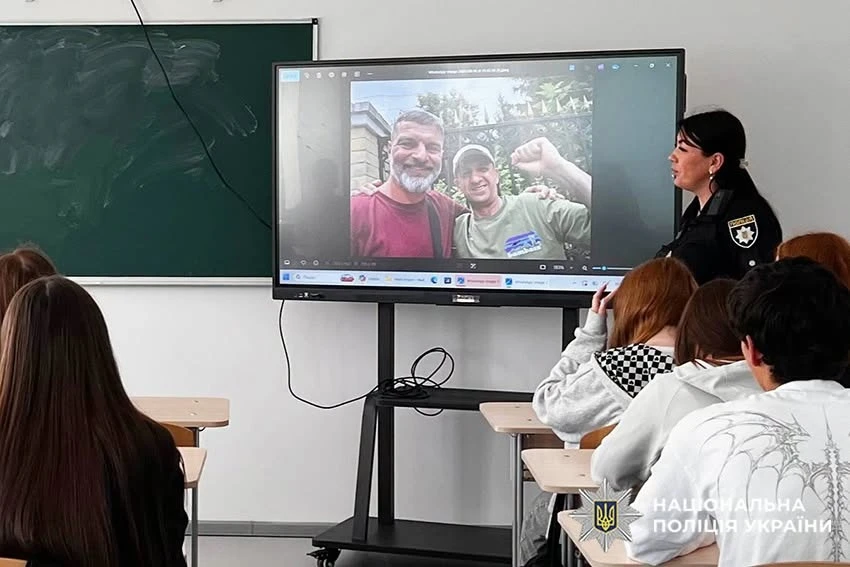 У Славуті освітні офіцери організували зустріч школярів з Героєм «Азовсталі»