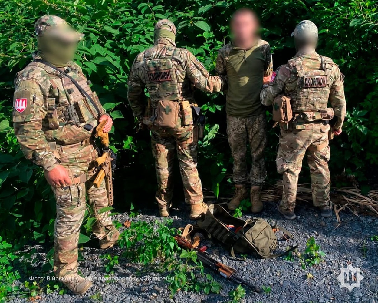 У Хмельницькому затримано військовослужбовця, який вчинив СЗЧ зі зброєю