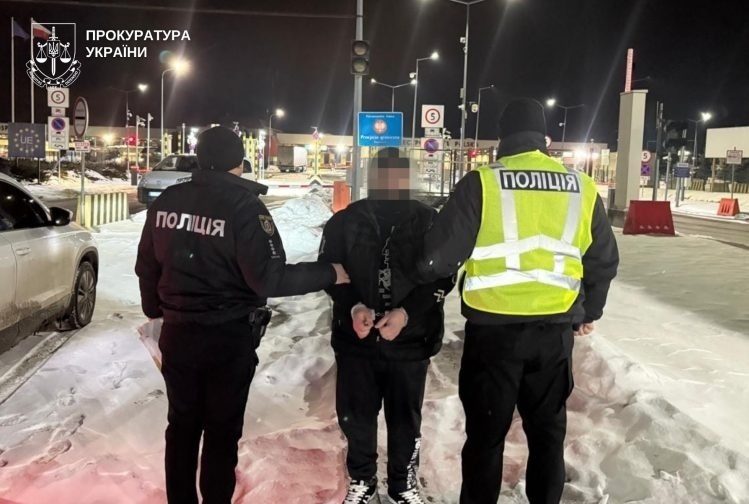 До України екстрадовано жителя Хмельниччини, який намагався підкупити поліцейського