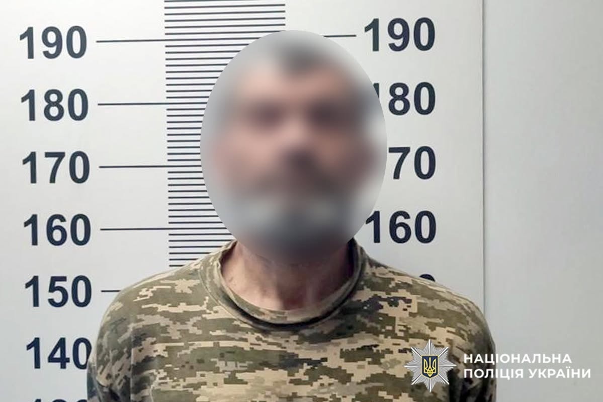 Суд засудив чоловіка, який ледь не вбив жінку та погрожував гранатою поліцейським