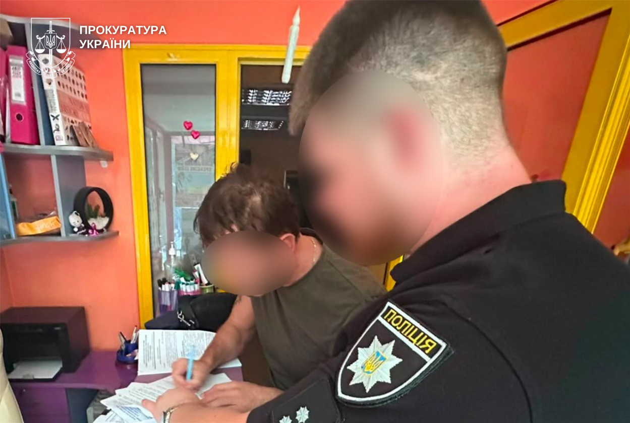 Підозрюваного у розбещенні учениць директора хмельницького мовного центру взято під варту