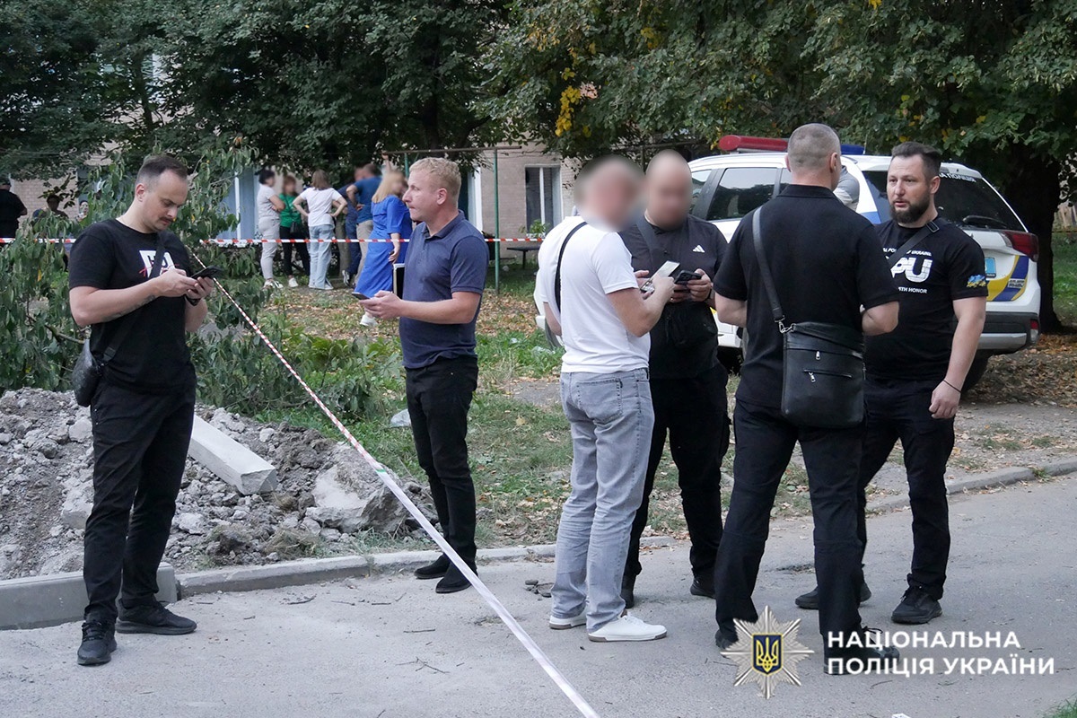 У Хмельницькому поліцейські затримали 45-річного чоловіка, який на вулиці підірвав гранату