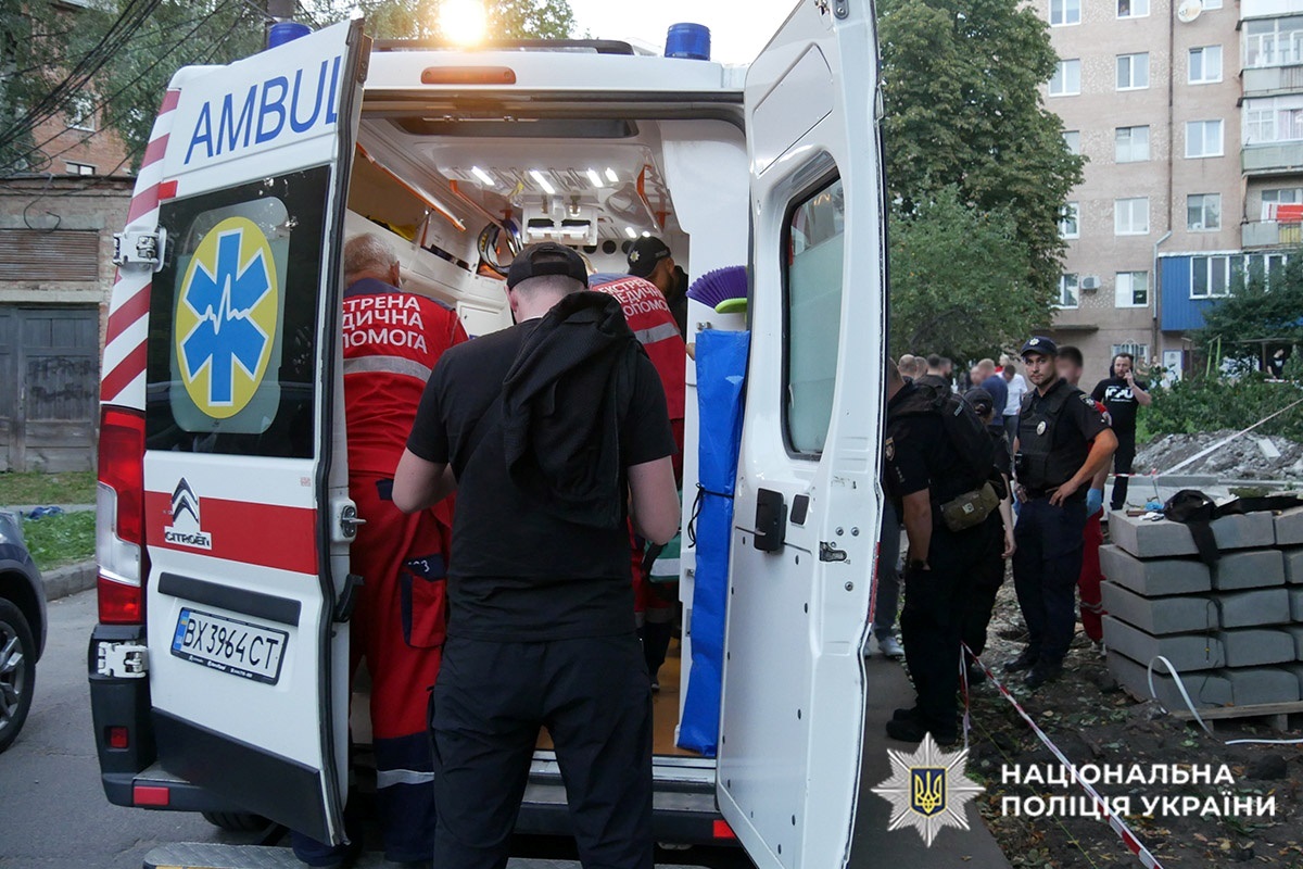 У Хмельницькому поліцейські затримали 45-річного чоловіка, який на вулиці підірвав гранату