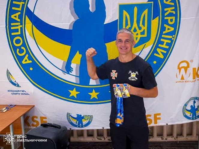Хмельницькі вогнеборці здобули перемогу на Відкритому кубку з гирьового спорту