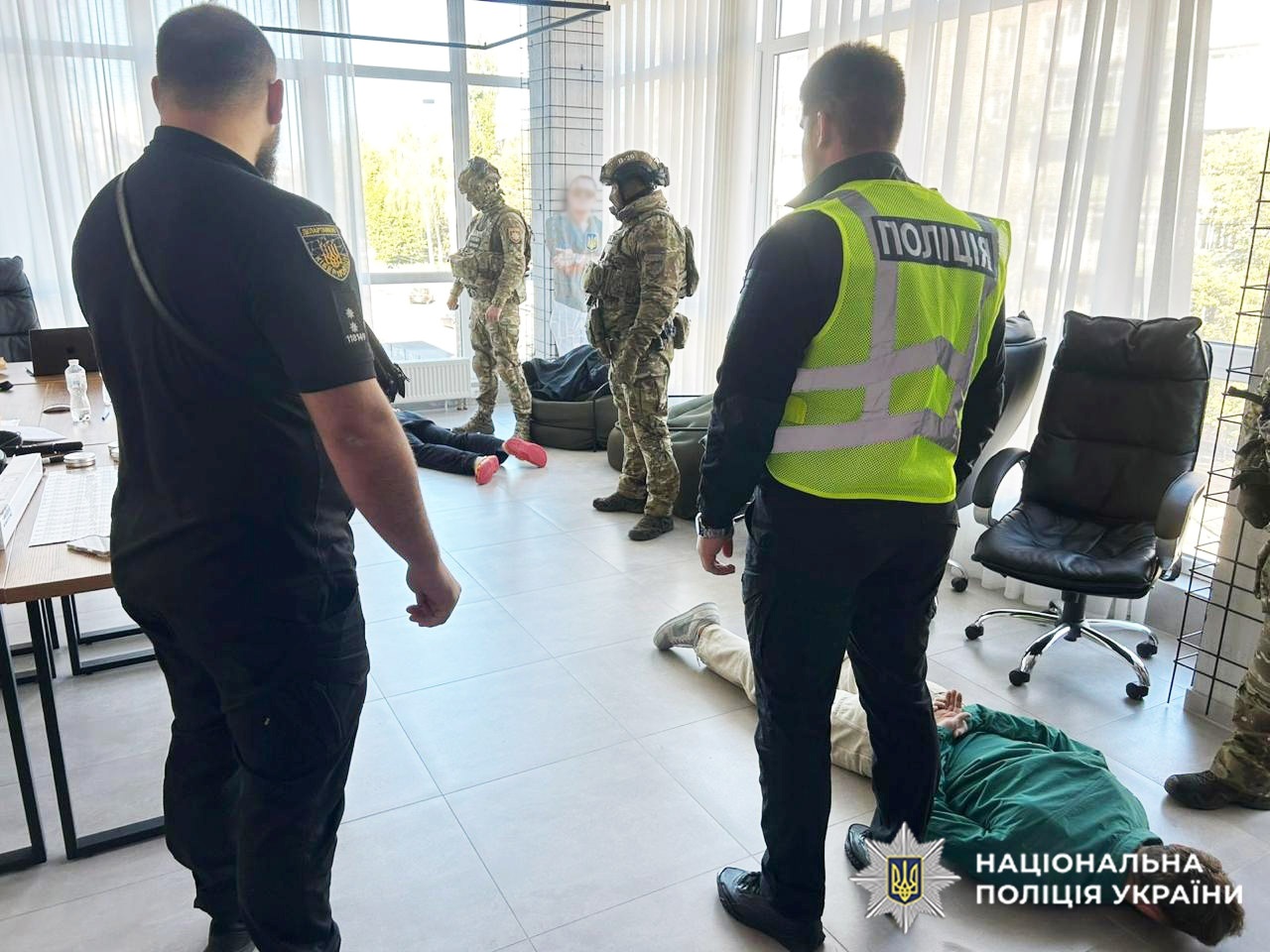 На Хмельниччині викрили шахраїв, які створили масштабну криптовалютну схему