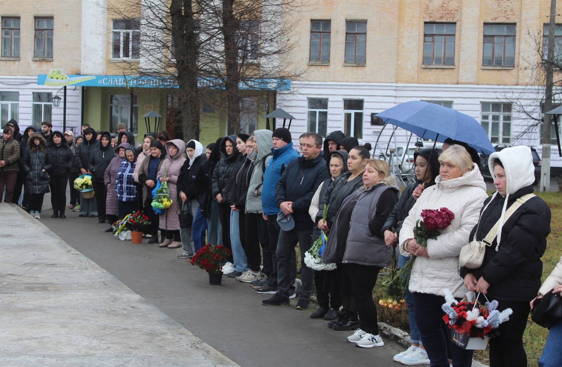 У серцях живих – 25 випускників Славутського професійного ліцею
