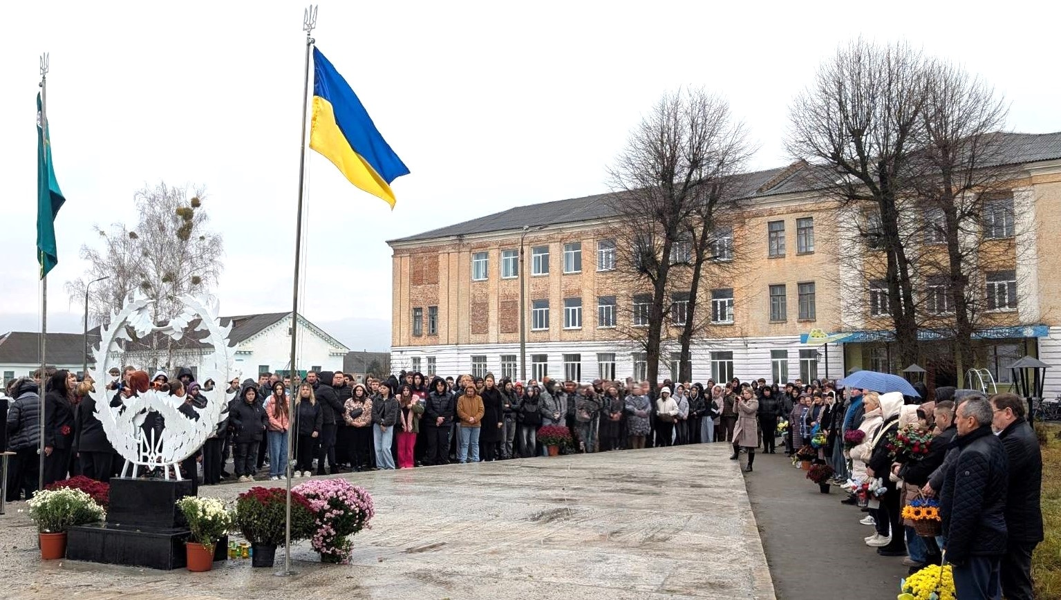У серцях живих – 25 випускників Славутського професійного ліцею