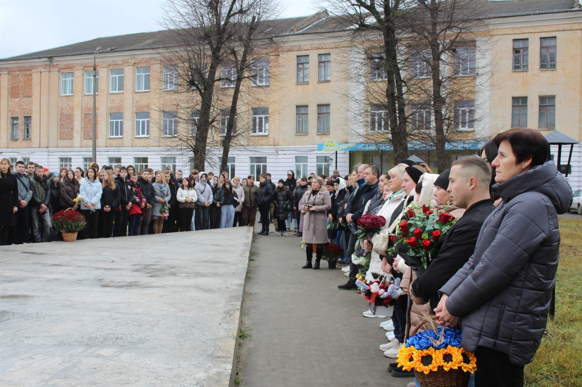 У серцях живих – 25 випускників Славутського професійного ліцею