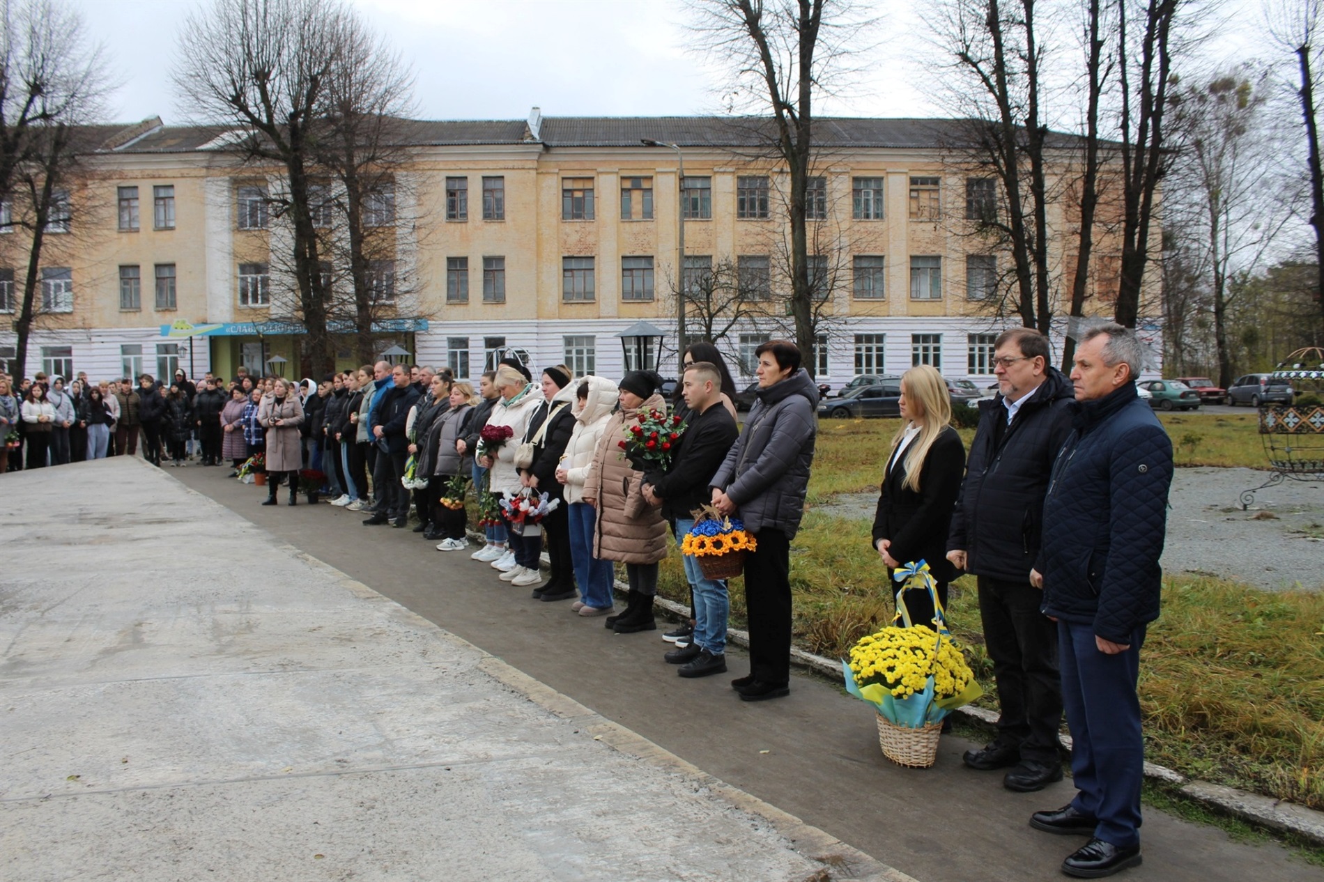 У серцях живих – 25 випускників Славутського професійного ліцею