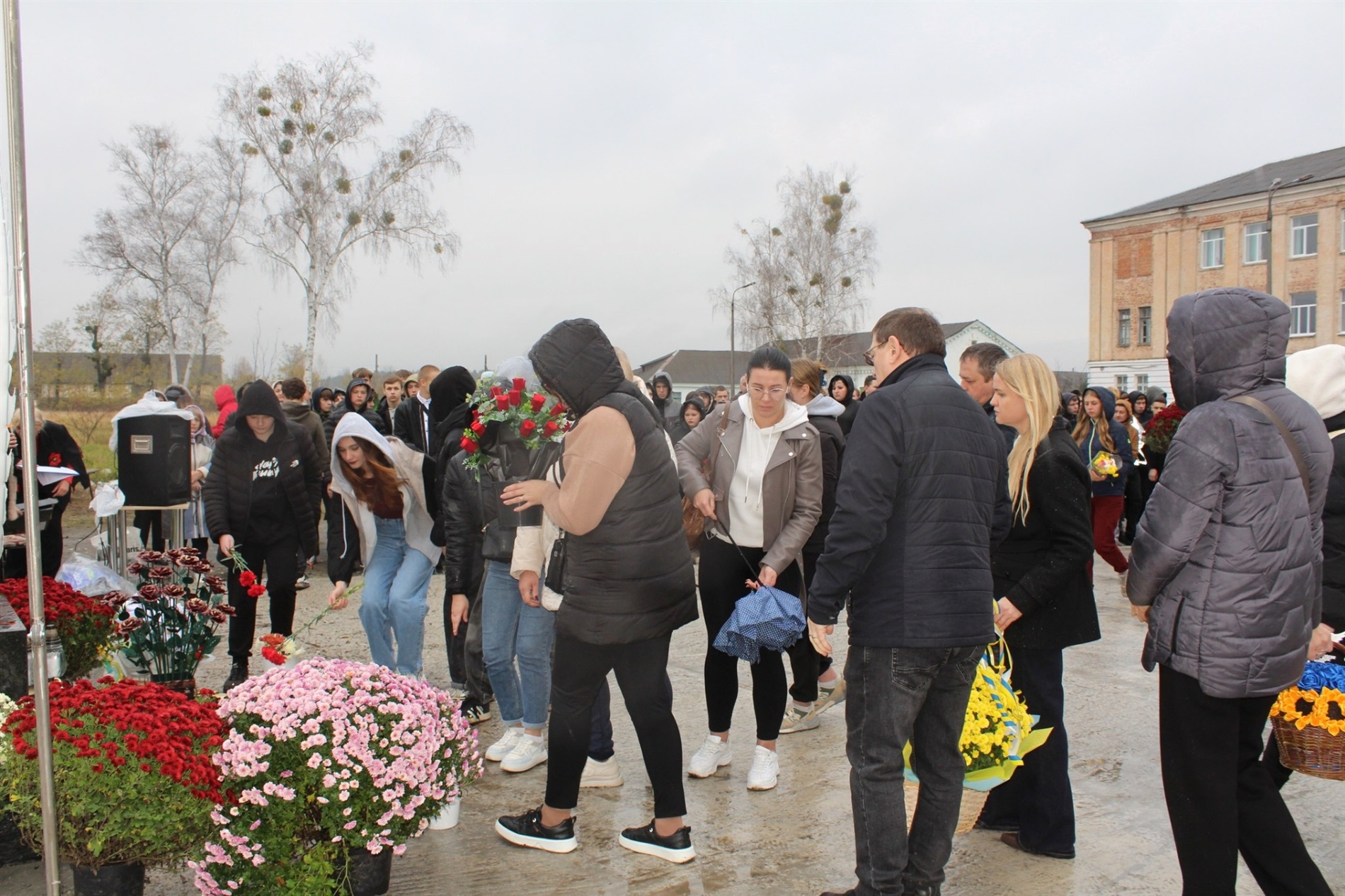 У серцях живих – 25 випускників Славутського професійного ліцею