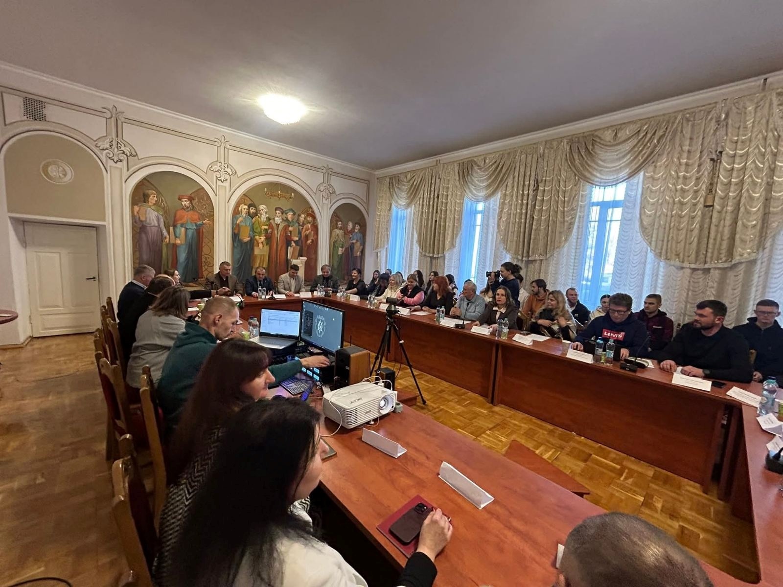 Про фінансову безпеку та розвиток громад йшлося на науково-практичному форумі в Острозі