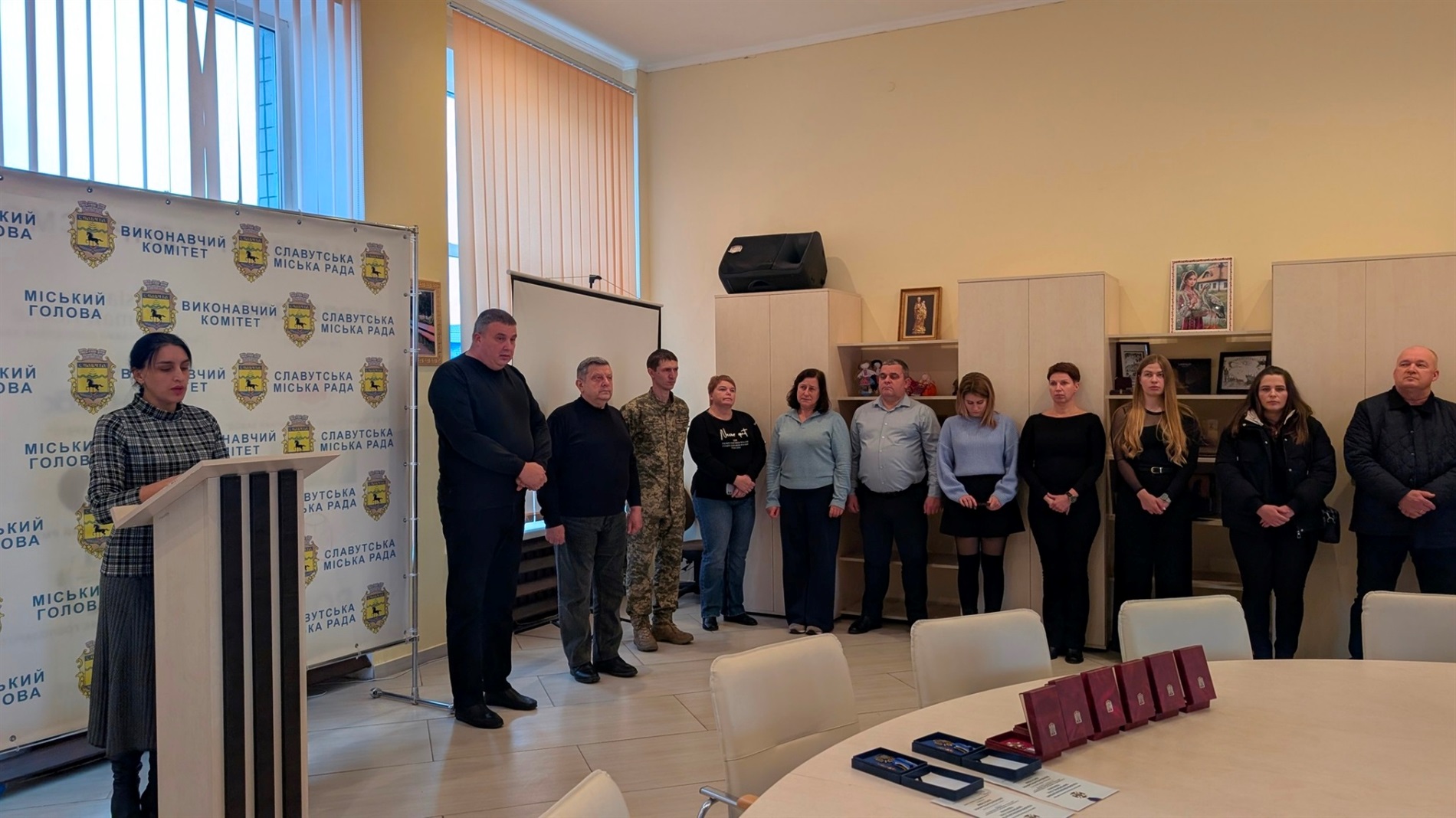 Світла пам’ять Героям: рідним полеглих воїнів передали державні нагороди