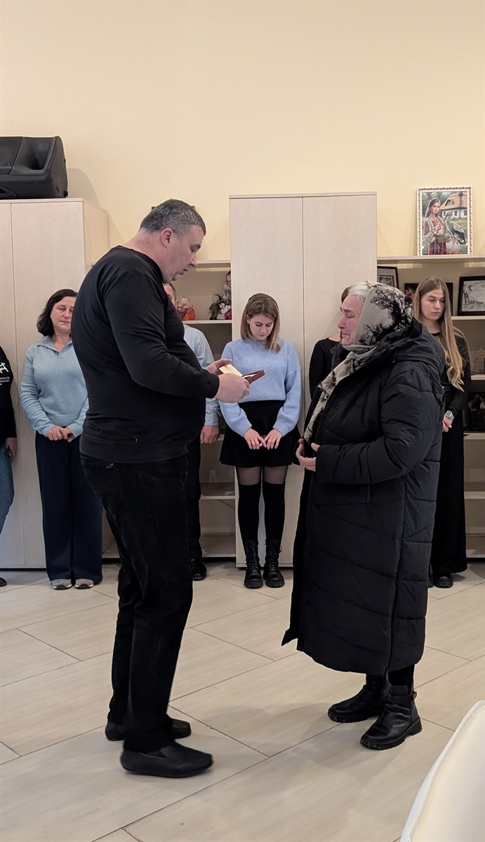 Світла пам’ять Героям: рідним полеглих воїнів передали державні нагороди