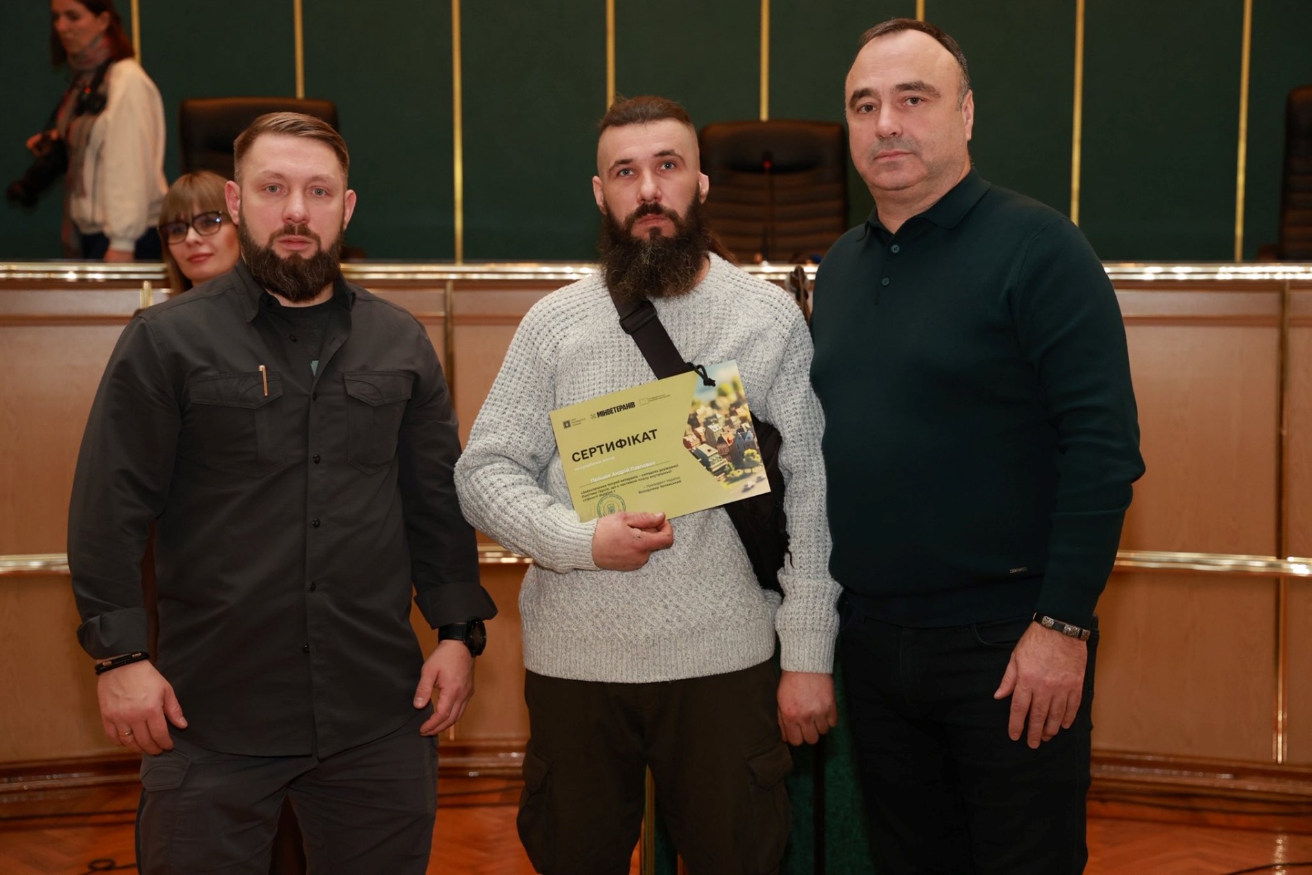 На Хмельниччині вручили сертифікати на придбання житла захисникам, а також рідним полеглих воїнів