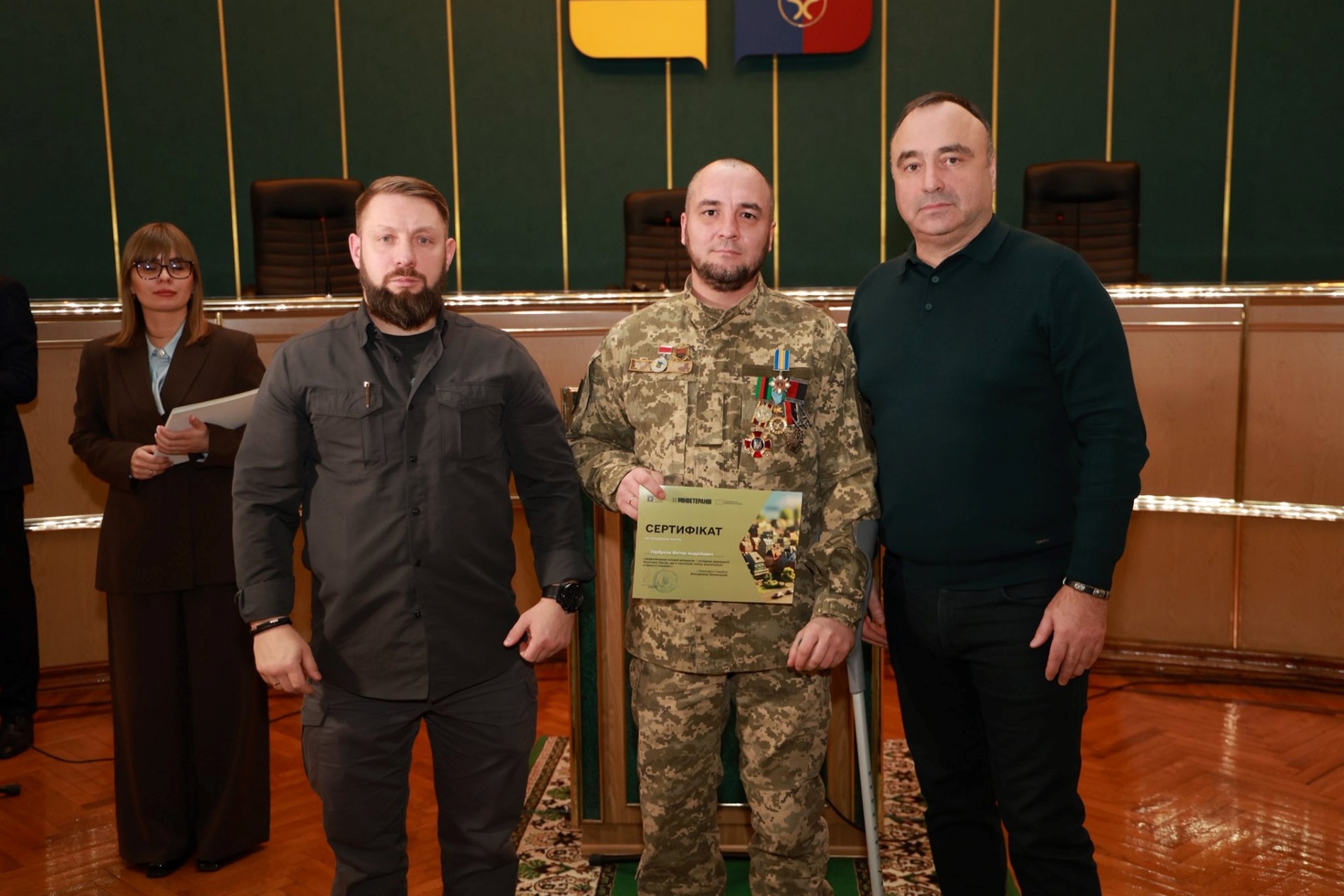 На Хмельниччині вручили сертифікати на придбання житла захисникам, а також рідним полеглих воїнів