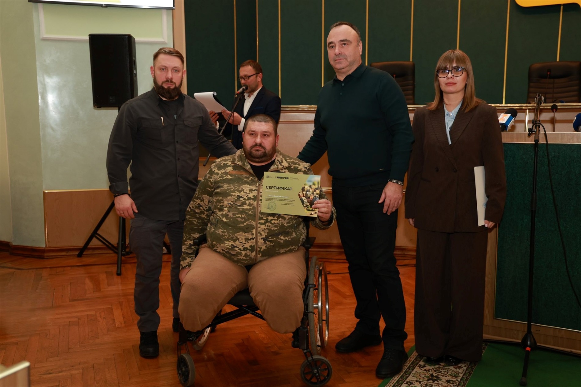 На Хмельниччині вручили сертифікати на придбання житла захисникам, а також рідним полеглих воїнів