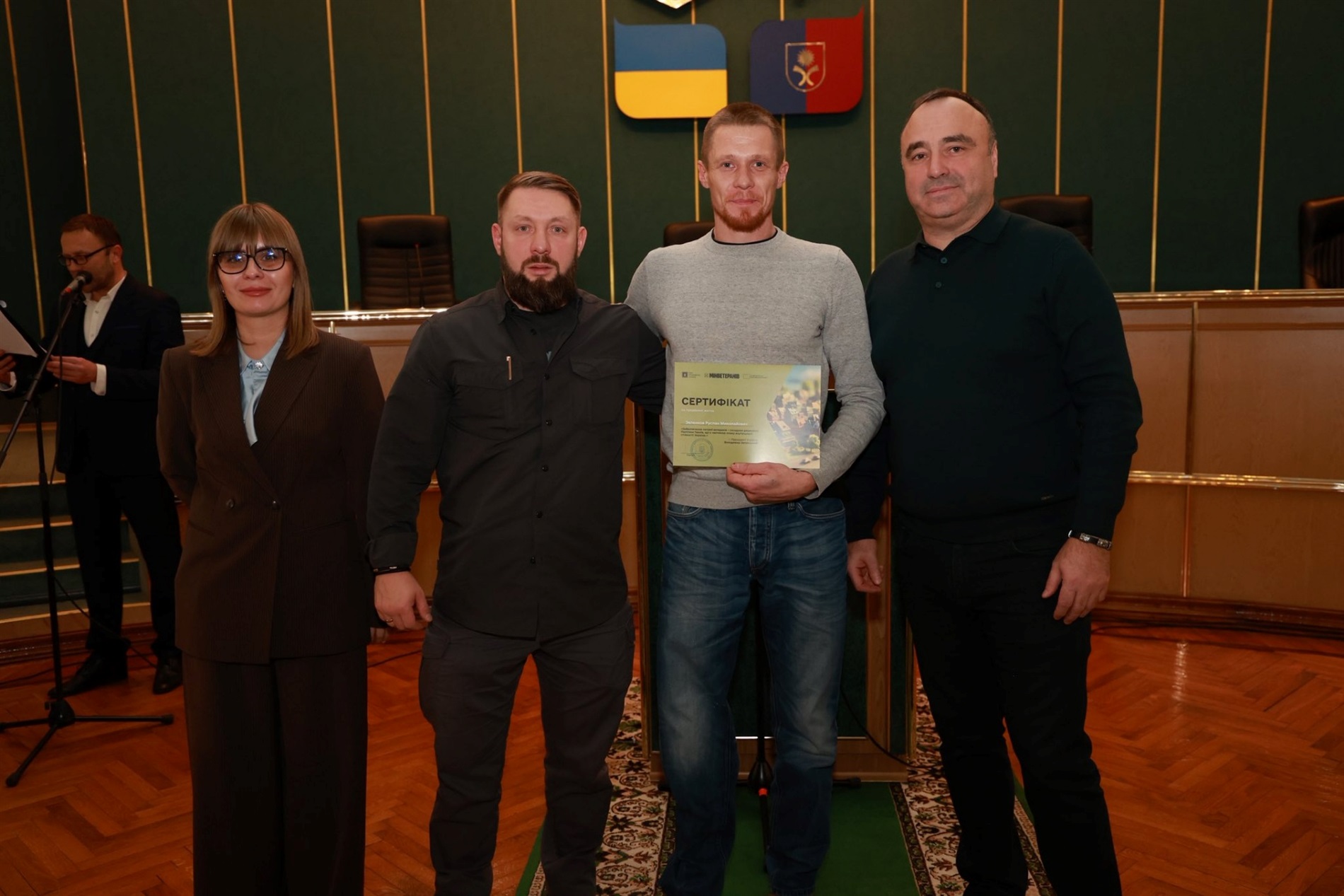На Хмельниччині вручили сертифікати на придбання житла захисникам, а також рідним полеглих воїнів