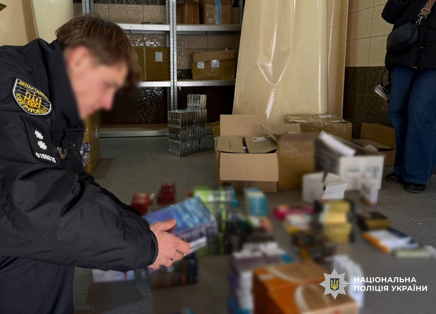 Поліція Хмельниччини припинила діяльність злочинної групи з контрабанди ліків