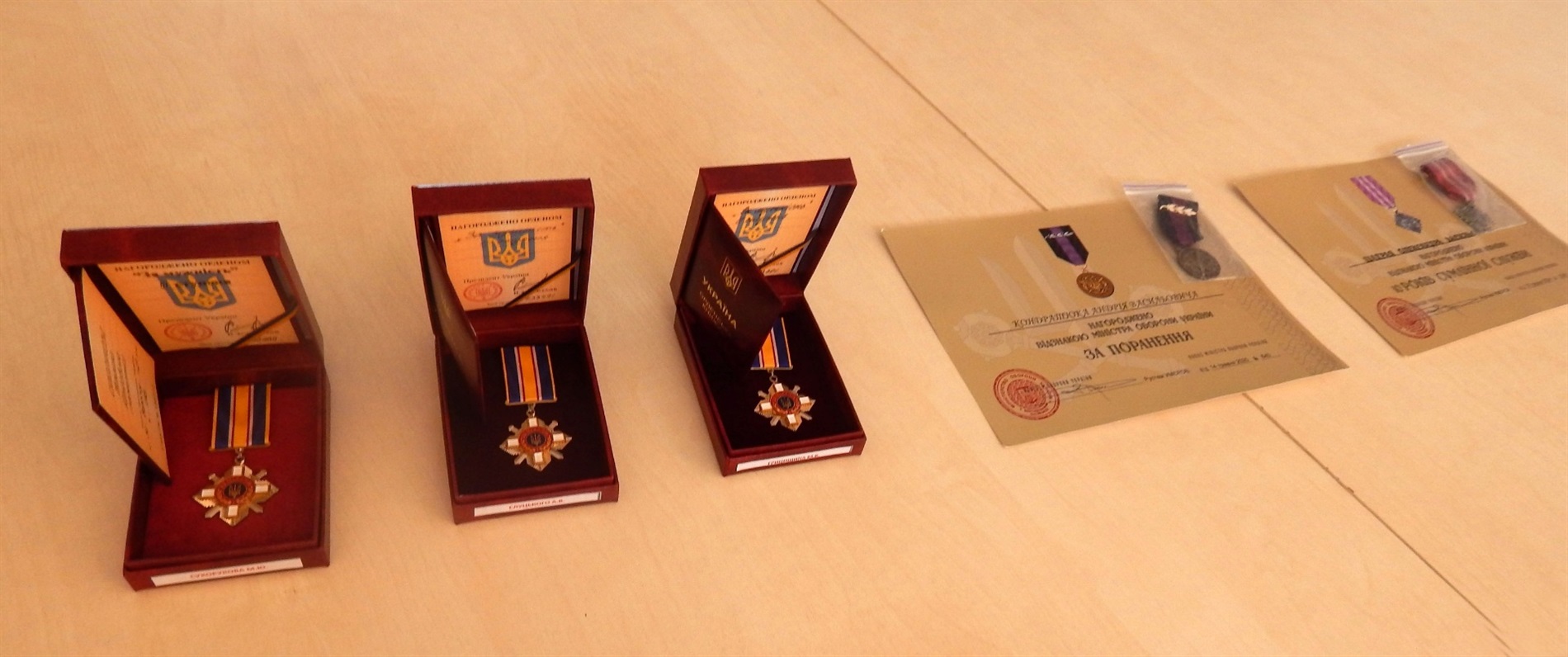 У Славуті вручили державні відзнаки для захисників та для рідних Героїв