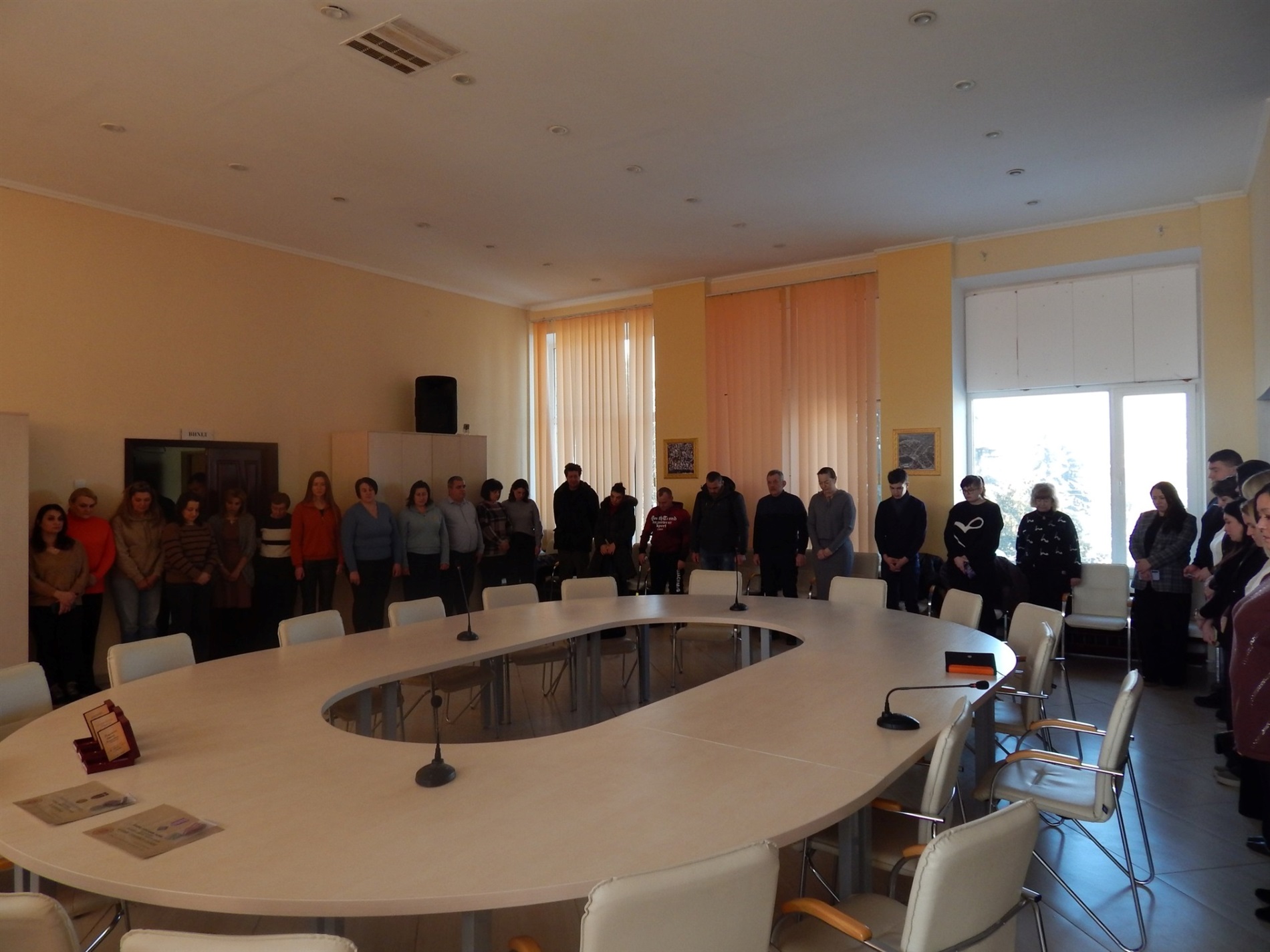 У Славуті вручили державні відзнаки для захисників та для рідних Героїв