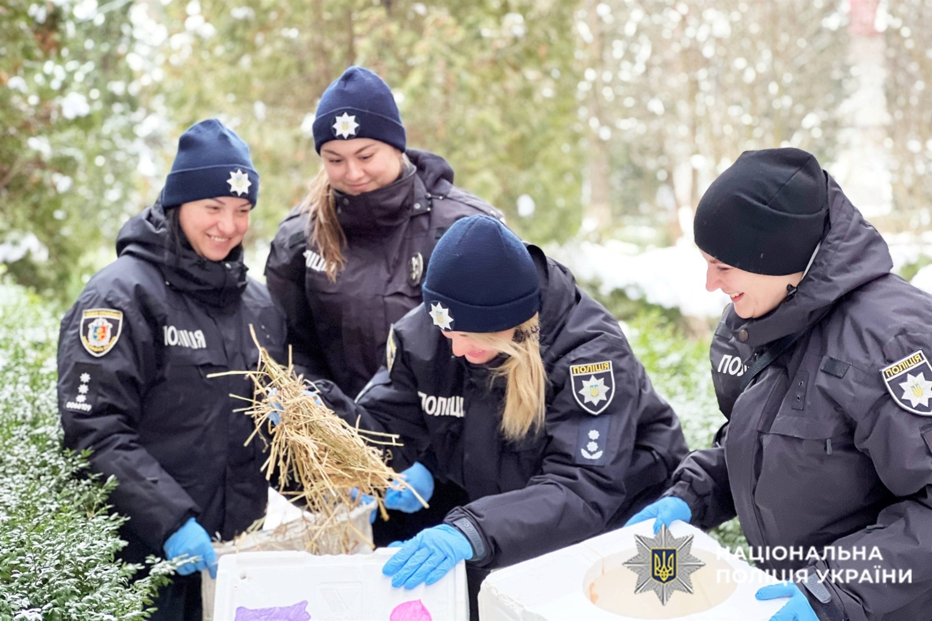 Офіцери Служби Освітньої Безпеки, кінологи та школярі об'єднались в допомозі бездомним тваринам