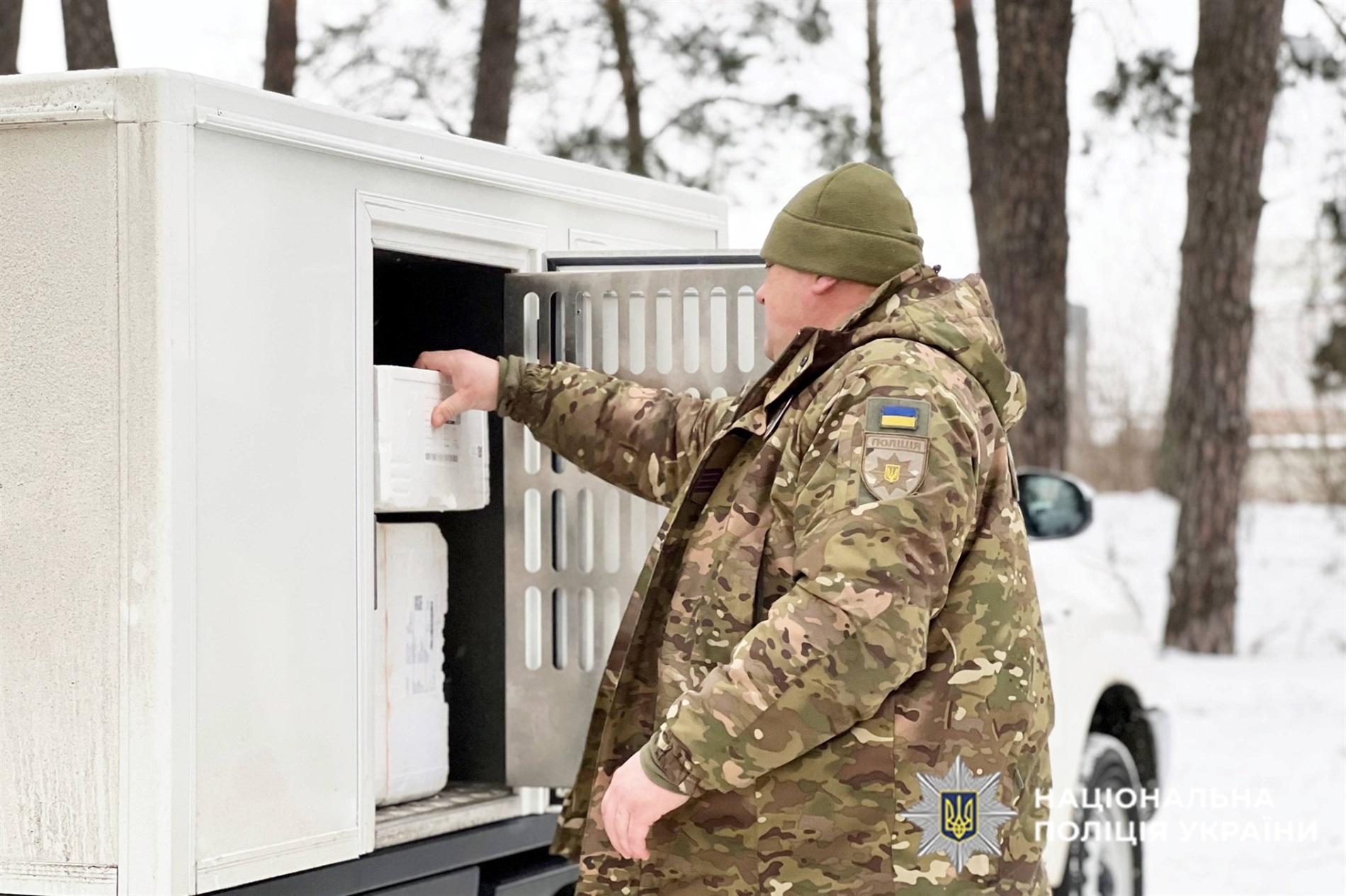 Офіцери Служби Освітньої Безпеки, кінологи та школярі об'єднались в допомозі бездомним тваринам