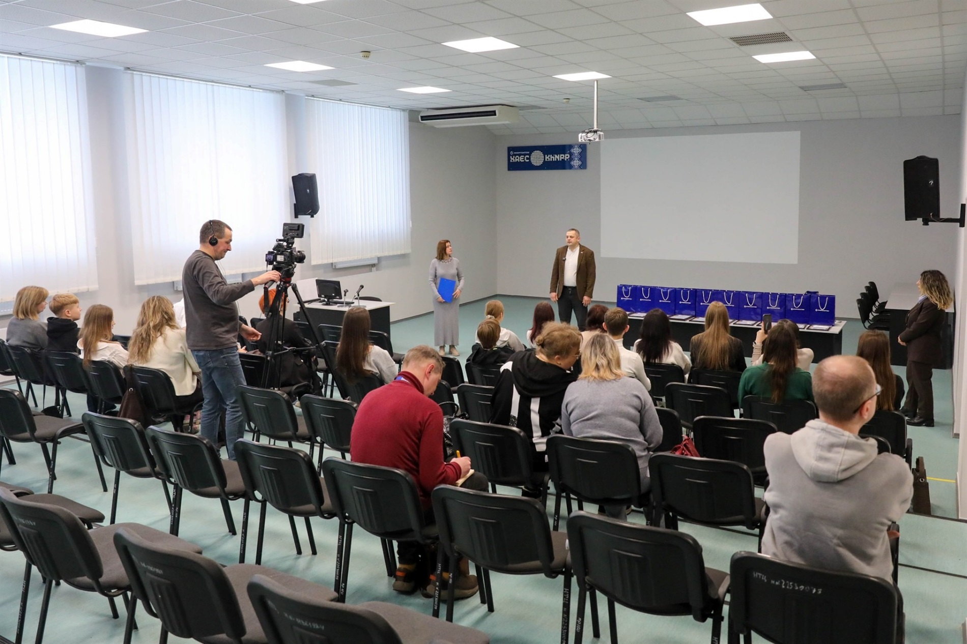 На Хмельницькій АЕС нагородили учасників творчого проєкту «Все буде Україна»