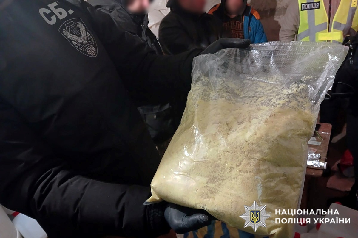 Ліквідували нарколабораторію та вилучили наркотиків та прекурсорів майже на 2,5 млн гривень