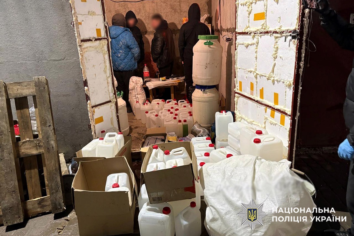 Ліквідували нарколабораторію та вилучили наркотиків та прекурсорів майже на 2,5 млн гривень