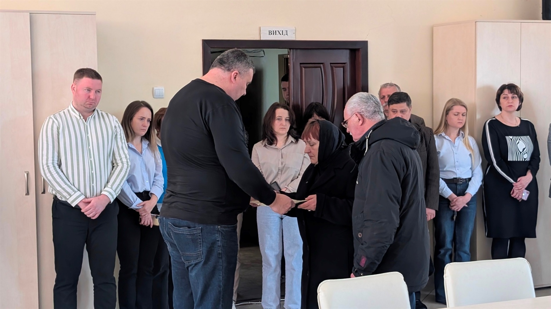 У Славуті вручили посмертні нагороди рідним воїнів, які загинули, захищаючи Україну