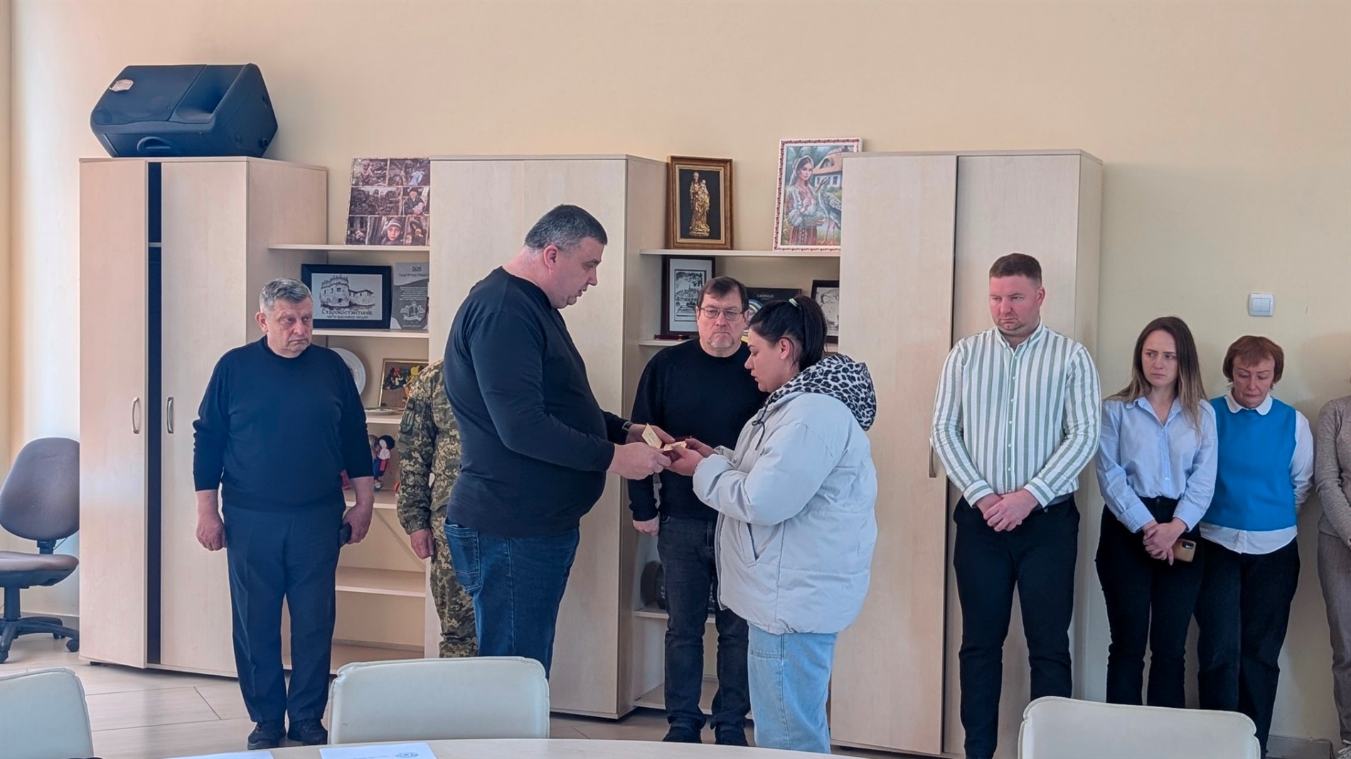 У Славуті вручили посмертні нагороди рідним воїнів, які загинули, захищаючи Україну