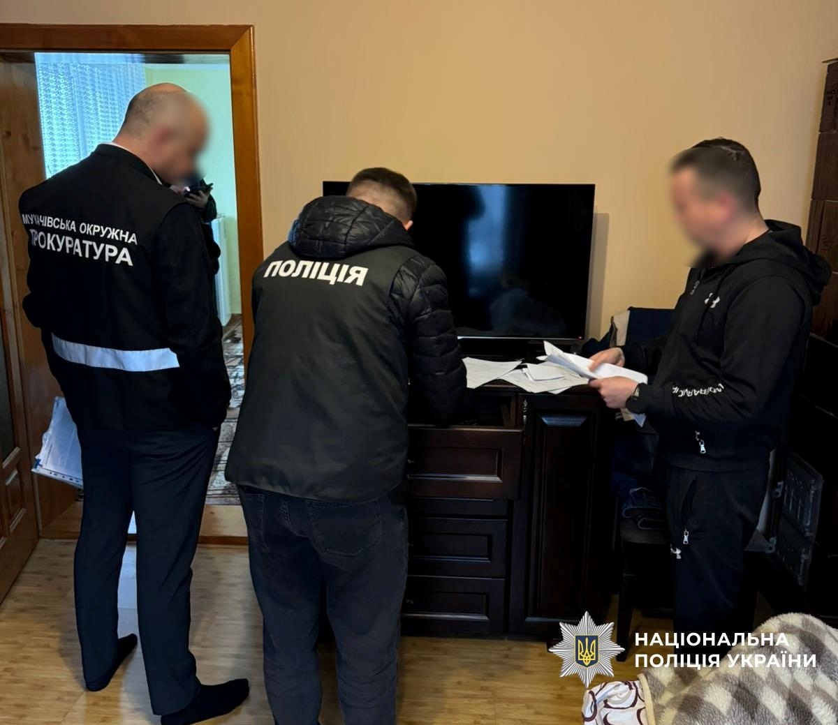 Національна поліція проводить 70 обшуків у медзакладах по всій Україні