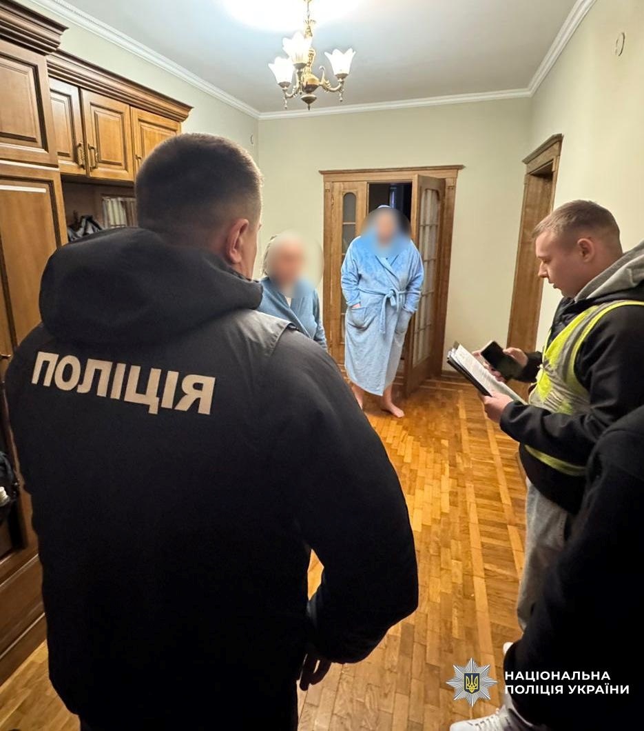 Національна поліція проводить 70 обшуків у медзакладах по всій Україні