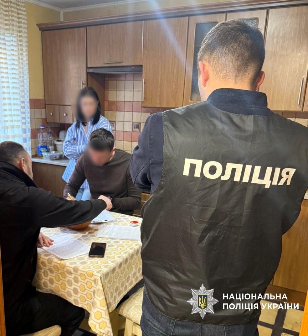 Національна поліція проводить 70 обшуків у медзакладах по всій Україні