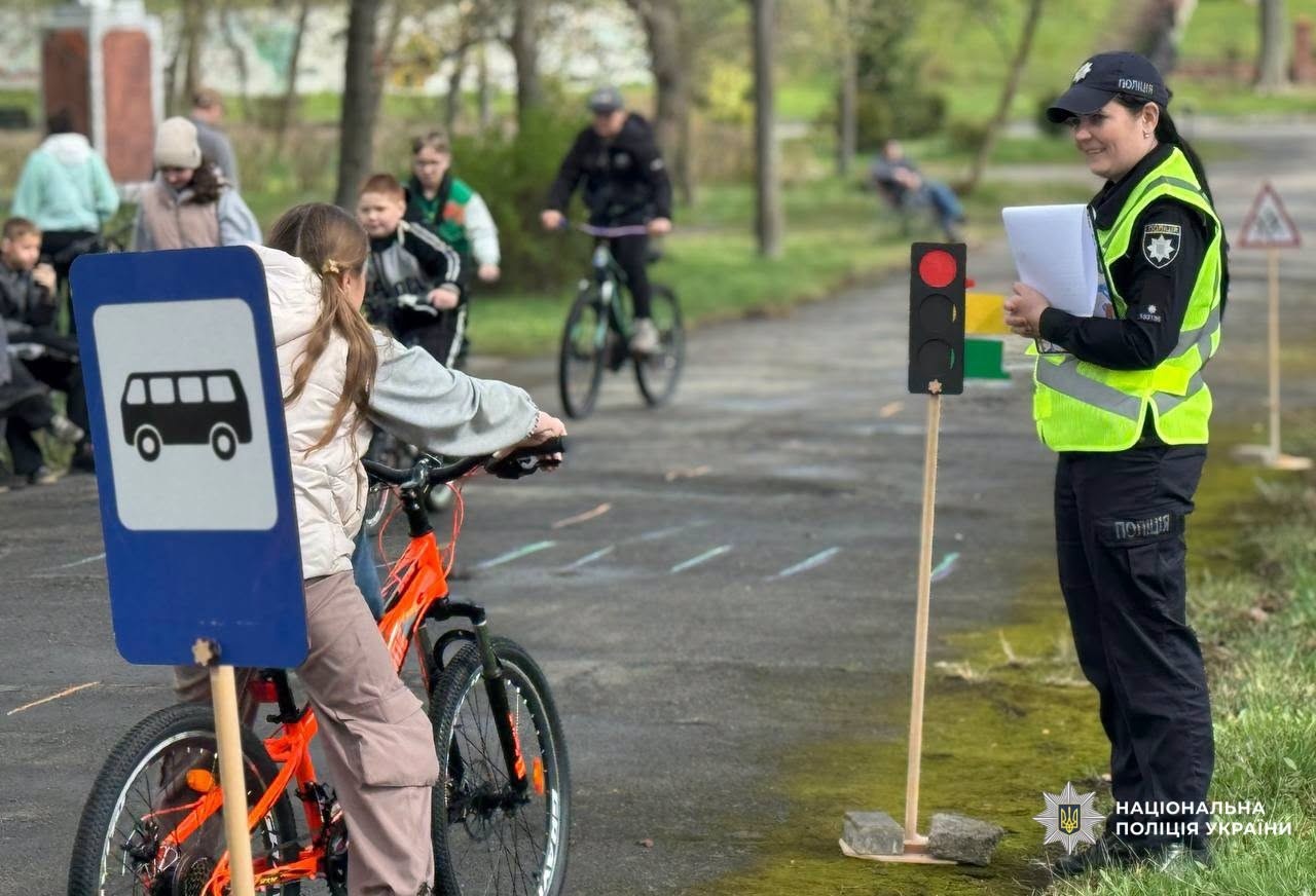 У Славуті освітні офіцери знайомили школярів із дорожньою грамотою через гру та пригоди