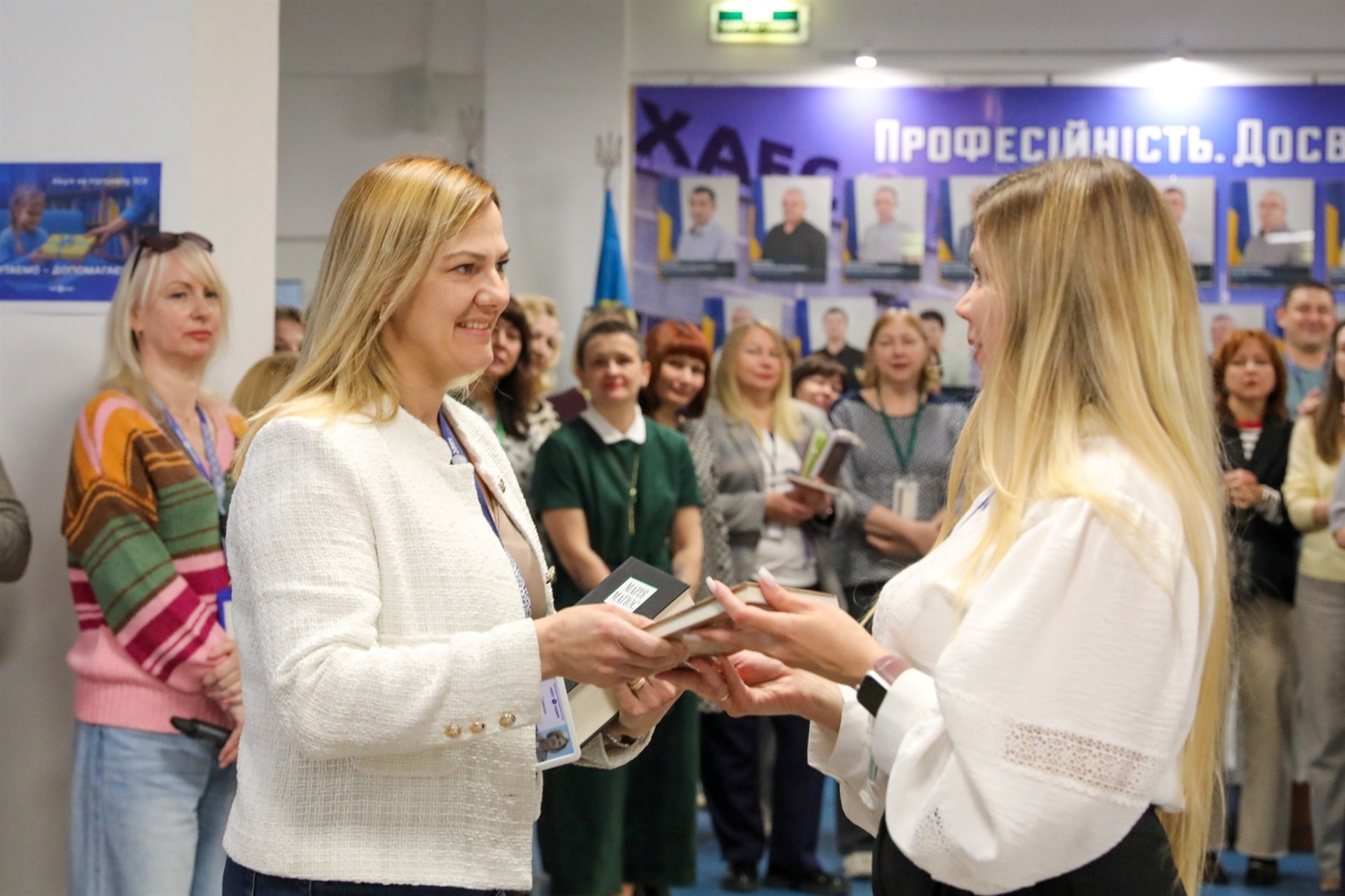 На Хмельницькій АЕС відбувся благодійний книжковий захід на підтримку ЗСУ