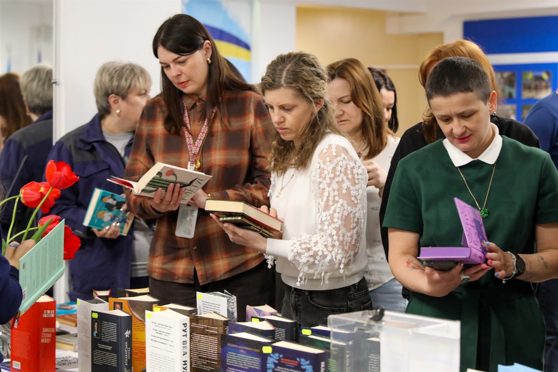 На Хмельницькій АЕС відбувся благодійний книжковий захід на підтримку ЗСУ
