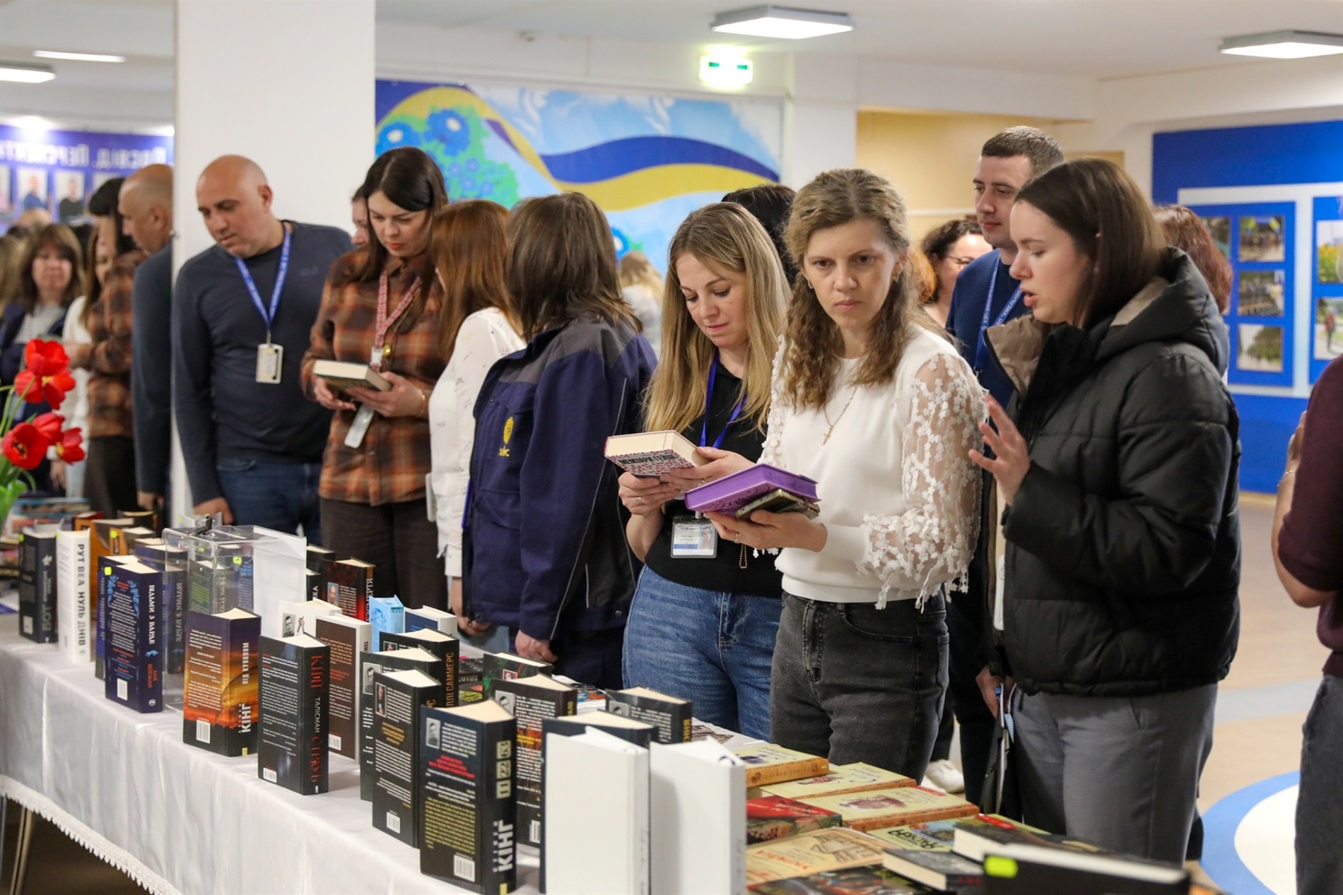 На Хмельницькій АЕС відбувся благодійний книжковий захід на підтримку ЗСУ