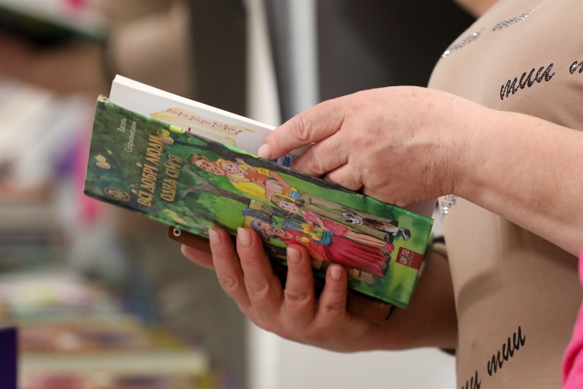 На Хмельницькій АЕС відбувся благодійний книжковий захід на підтримку ЗСУ